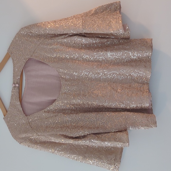 Sparkle top with gold accents - Picture 3 of 3